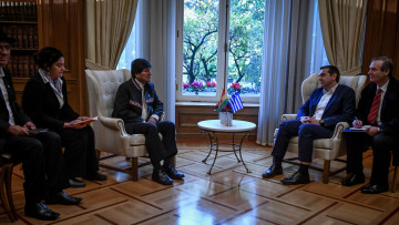 Τσίπρας: Μας συνδέουν κοινές αξίες με τη Βολιβία - Μοράλες: Σε περιμένω στη Λα Παζ