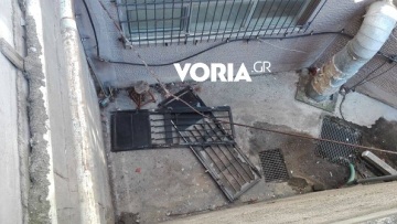 Αριστοτέλειο: Αγνωστοι «ξήλωσαν» το βράδυ σιδερένια πόρτα που είχε τοποθετηθεί το πρωί!