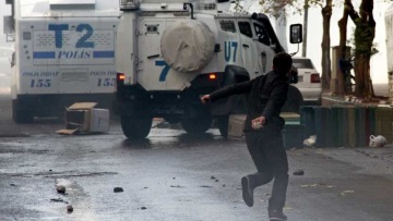 Τουρκία: Συγκρούσεις μεταξύ αστυνομικών και Κούρδων διαδηλωτών στο Ντιγιάρμπακιρ