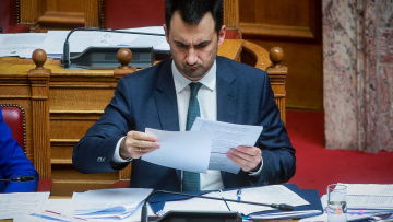 Βουλή: Πυρ ομαδόν εναντίον Χαρίτση για προεκλογικές προσλήψεις 