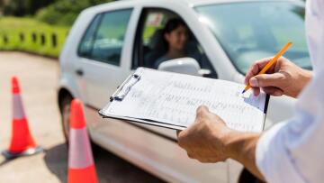Θεσσαλονίκη: Συνελήφθη 55χρονος δάσκαλος οδήγησης που θώπευσε μαθήτρια