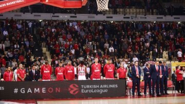 To ΣΕΦ όρθιο και σιωπηλό στη μνήμη του Θανάση Γιαννακόπουλου