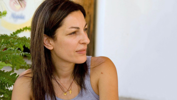 Τα δύο ψέματα της Μυρσίνης Λοΐζου