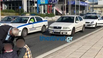 Καταδίωξη στη Θεσσαλονίκη: Μετανάστες στο πορτμπαγκάζ αυτοκινήτου που έπεσε σε τοίχο