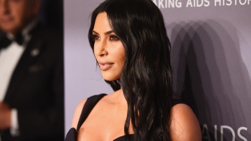 Η Κιμ Καρντάσιαν ξέχασε να φορέσει τη... φούστα της 