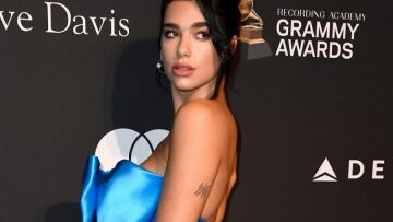 Η σταρ που φοράει πανύψηλα τακούνια για να παίξει μπόουλινγκ  Ντούα Λίπα