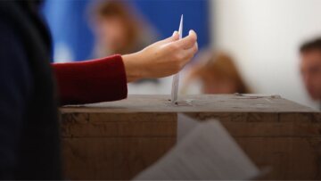 Παγιώνεται η διαφορά υπέρ της ΝΔ - Βαριά σκιά στο Μαξίμου από το Σκοπιανό και την «έξοδο από τα Μνημόνια»