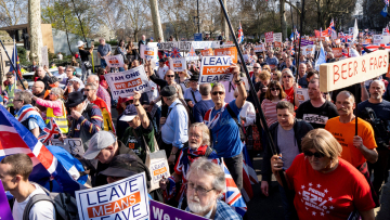 Βρετανία: Σε «αχαρτογράφητα νερά» μετά το τρίτο «όχι» στη Μέι για το Brexit