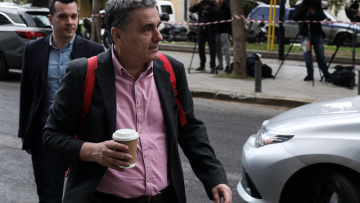 Τσακαλώτος: Το «ξέκοψε» για δώρο Πάσχα - Με πολύ αυστηρά κριτήρια οι 120 δόσεις