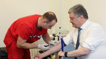 Προεδρικές εκλογές στην Ουκρανία: Οι υποψήφιοι έκαναν... αλκοτέστ πριν από το debate