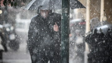 Καιρός με καταιγίδες, χαλάζι και θυελλώδεις ανέμους σε όλη τη χώρα