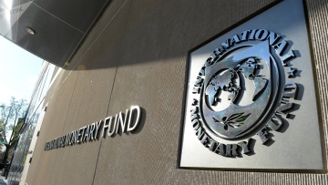 ΔΝΤ: Μείωση εσόδων και δαπανών στην Ελλάδα την περίοδο 2019-2024, μετά το περυσινό άλμα