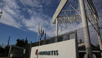 Φιάσκο Novartis: Πυρ ομαδόν από την αντιπολίτευση για το καινούργιο «προπέτασμα καπνού» του Μαξίμου
