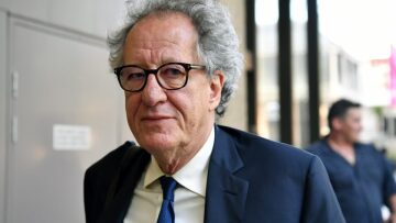 Aποζημίωση  609.000 δολαρίων στον Τζέφρι Ρας για συκοφαντική δυσφήμιση