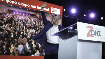 Πάρτι στο Twitter για την «τυμβωθηρία» του Τσίπρα: «Γιατί η Ελληνική γλώσσα εξελίσσεται στις καταλήψεις...»