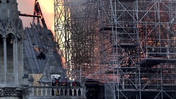 Συγκλονισμένη η παγκόσμια κοινή γνώμη για την Παναγιά των Παρισίων: «Χάσαμε ένα κόσμημα»