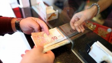 Εκτός 120 δόσεων ένας στους δύο οφειλέτες!