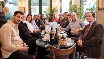 Λύθηκε η παρεξήγηση μεταξύ δημιουργών και Μητσοτάκη για το σποτ της ΝΔ