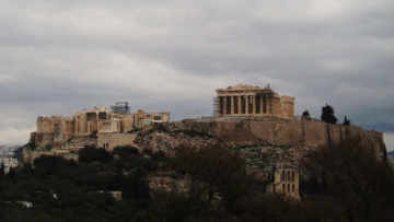 Κακοκαιρία: Έκλεισε και πάλι η Ακρόπολη μετά τον κεραυνό