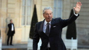 Οι Κάννες τιμούν τον Αλέν Ντελόν με Χρυσό Φοίνικα