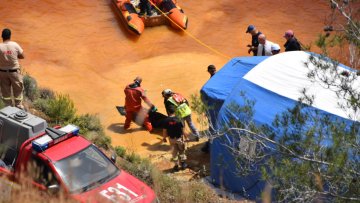 Serial killer στην Κύπρο: Επιχείρηση για να ανασύρουν τη δεύτερη βαλίτσα από την Κόκκινη Λίμνη