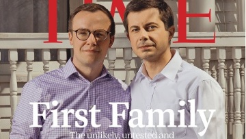 TIME: Ο πρώτος ανοιχτά γκέι υποψήφιος για το χρίσμα των Δημοκρατικών ποζάρει με τον σύντροφό του