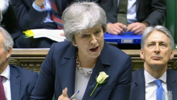 Μέι για το Brexit: Θα το «γυρίσω» σαν τη Λίβερπουλ - Κόρμπιν: Κάν'το όπως ο Κλοπ