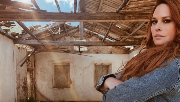 Η απόδραση της Σίσσυς Χρηστίδου στη Λέσβο