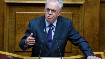 «Ομολογία» Δραγασάκη: Πράγματι, τα μέτρα είναι προεκλογικά