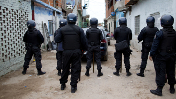 Αργεντινή: Ο Μιλέι στέλνει την ομοσπονδιακή αστυνομία και τον στρατό στο Ροζάριο για τη μάχη «κατά των ναρκωτρομοκρατών»