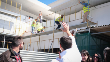 O Τσίπρας «χαιρετίζει» την επταήμερη εργασία