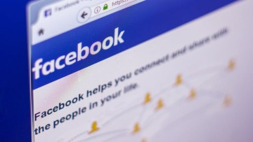 Το Facebook μπλοκάρει ιταλικές ιστοσελίδες με λαϊκιστικό περιεχόμενο 