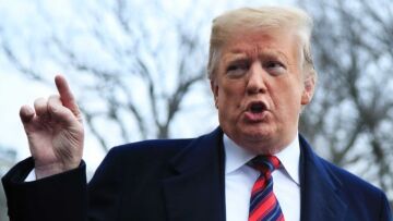 Νέα κόντρα Τραμπ - Μπάιντεν με αφορμή την ασέβεια του Λευκού Οίκου στην μνήμη του Τζον Μακέιν