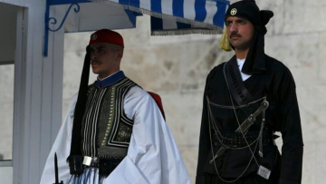 Πόντιοι Εύζωνες άλλαξαν τους Τσολιάδες εις μνήμην της Γενοκτονίας των Ποντίων