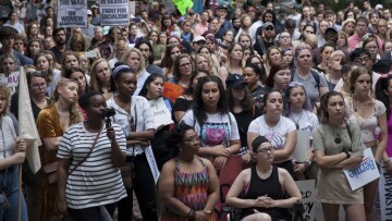 Αλαμπάμα: Χιλιάδες στους δρόμους κατά της απαγόρευσης των αμβλώσεων