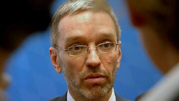 Αυστρία: Απέπεμψε τον ακροδεξιό υπουργό Εσωτερικών ο Κουρτς