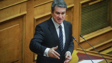 Υπόθεση Novartis: Μηνύσεις Λοβέρδου κατά Μανία και Κελέση