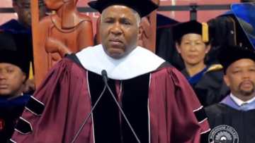 Μεγαλοεπενδυτής πήγε να εκφωνήσει ομιλία σε κολέγιο και... χάρισε $40 εκατομμύρια στους απόφοιτους!