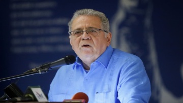 Παραιτήθηκε ο πρέσβης της Βενεζουέλας στην Ιταλία: Η γυναίκα του πούλησε τα ρούχα της για να ζήσουν!