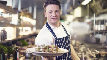 Τζέιμι Όλιβερ: Καταρρέει η αυτοκρατορία του «Γυμνού σεφ»