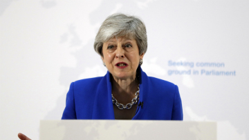 Brexit: Η Μέι προτείνει σχέδιο 10 σημείων και δεν αποκλείει νέο δημοψήφισμα