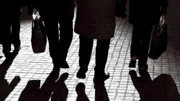 ΙΟΒΕ: Το 65% των Ελλήνων μόλις τα βγάζει πέρα