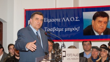 Ο Καρατζαφέρης αποχωρεί από την ηγεσία του ΛΑ.Ο.Σ.