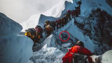 Εικόνα σοκ από το Έβερεστ: Δεκάδες ορειβάτες προσπερνούν... ένα πτώμα για να φτάσουν στην κορυφή!