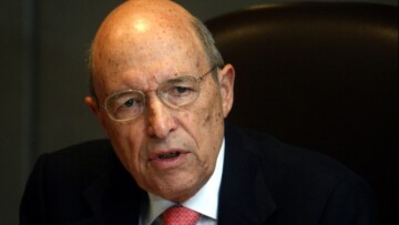 Κύκλοι Σημίτη: «Κεραυνοβολημένος και θυμωμένος» με τις εξελίξεις