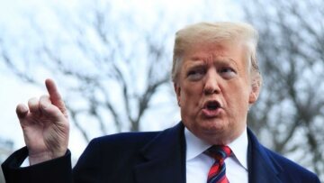 Brexit: Ο Τραμπ συμβουλεύει τους Βρετανούς - Στείλτε τον Φαρατζ στις Βρυξέλες να διαπραγματευτεί 