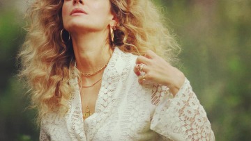 Νατάσα Μποφίλιου: Το... παραμύθι της θρησκείας δεν με αγγίζει