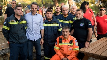Ο Κυριάκος Μητσοτάκης σε εθελοντική δράση για το περιβάλλον στον Υμηττό