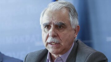 Μπαλάφας: Είστε δημοσιογράφοι στην ΕΡΤ, θα λέτε «13η σύνταξη» όχι «επίδομα»