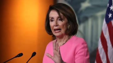 Νάνσι Πελόζι: «Θα προτιμούσα να δω τον Τραμπ στην φυλακή» 